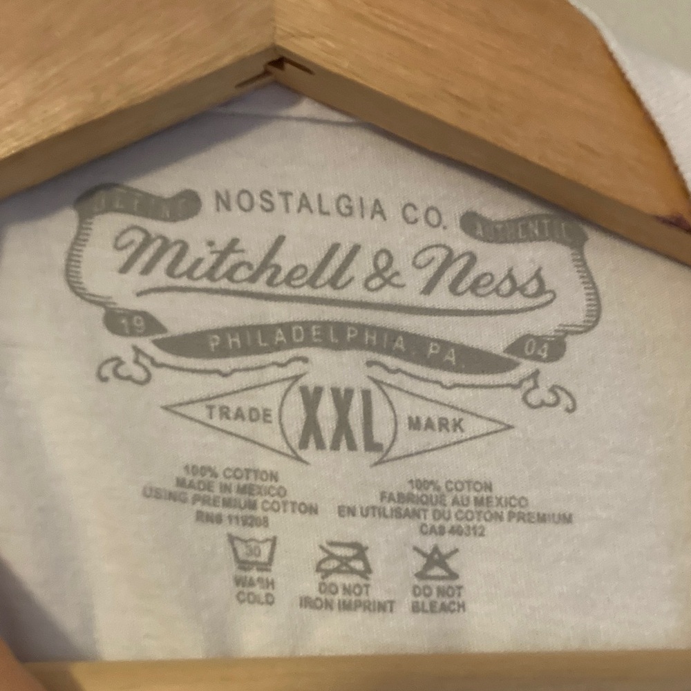 Mitchell & Ness White Lakers Graphic Tee - Picture 2 of 3
